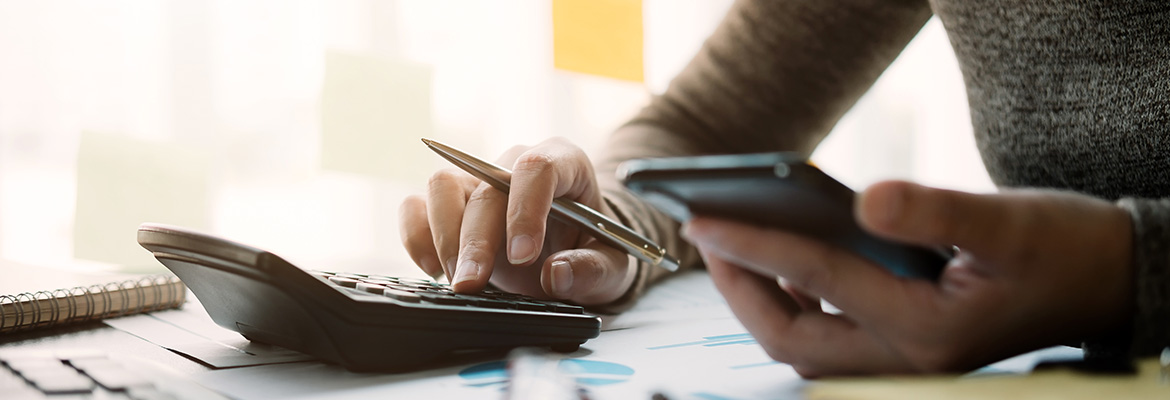 A person figuring out car shipping cost with Montway quote calculator.